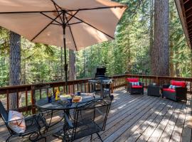 Whiskey Springs by AvantStay Classic Cabin Near Tahoe Donner Ski Area, hotel in Truckee