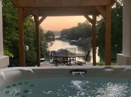 Hummingbird Home by AvantStay Boat House Dock