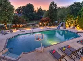 Sip Sip Away by AvantStay Pool Hot Tub