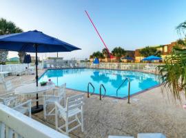 Port A Escape w Pools Patio Walk to Beach La Concha by AvantStay, hotel in Port Aransas