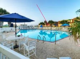 Port A Escape w Pools Patio Walk to Beach La Concha by AvantStay