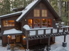 Ward Creek by AvantStay 5 Min Walk to Lake Deck