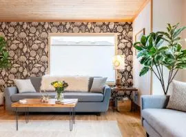 Grey Oak by AvantStay Coastal Charm Near Beach Golf