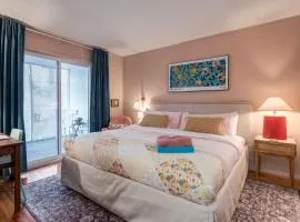 City Nest Steps to Kensington Bow River DT