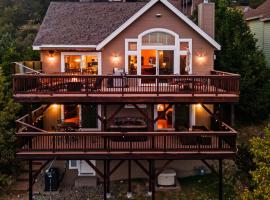 Hot Tub Fire Pit Game Room Amazing Deck Views Sky Canyon Lodge by AvantStay, Hotel in Blue Jay