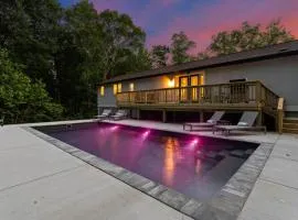 Fireside Fun by AvantStay Sleeps 18 Waterfront Pool