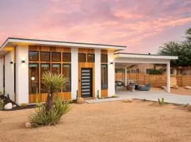Chicory by AvantStay Modern Desert Retreat w Hot Tub