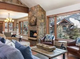 Ghostriders 11 by AvantStay Top Floor Condo w Large Patio Mountain Views