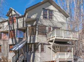 Plunge A by AvantStay Stunning Views A Block From Lift 7, ξενοδοχείο σε Telluride