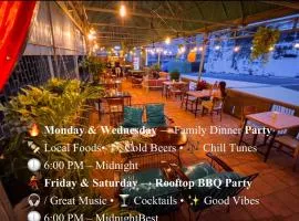 Social Backpacker Hostel & Rooftop Bar