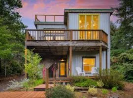 Buttercup Bay Hideaway by AvantStay Cozy Escape w Fire Pit Walk to Beach