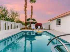 Casa Piña by AvantStay Vibrant Palm Springs Oasis w Colorful Stylish Design
