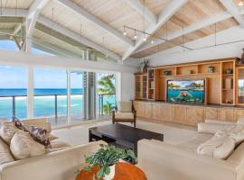 Beachfront Retreat w Ocean Views Bikes Balconies Ocean Haven by Avantstay, hotel in Haleiwa