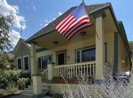 Woodside Getaway by AvantStay Character Home Close To Park City Resort w Hot Tub