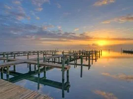 6BDR Bay Haven w Shared Waterfront Pool Boat Dock Keeper Trout by AvantStay