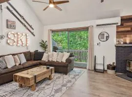 The Bears Den by AvantStay Prime Location Renovated w Movie Game Room