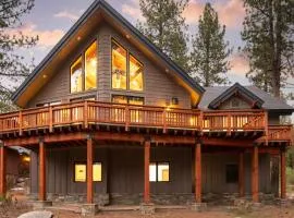 Coyote Moon by AvantStay Cabin WSauna Mins from DT Truckee NorthStar