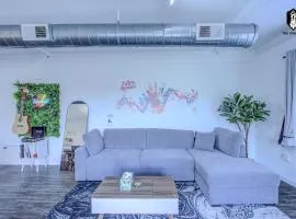 The Stallion #305 - Walk to Attractions - Modern Spacious 1BD Loft in Memphis Downtown