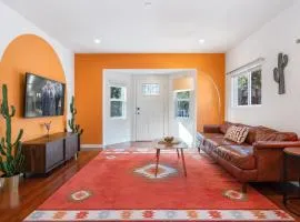 Southwest by AvantStay Heart of Hollywood Remodeled 1920s Bungalow