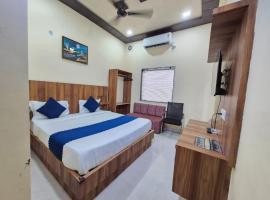 Hotel RK Residency Near Prem Mandir & bankey bihari temple # budget hotel near iskon temple free parking couple friendly hotel in vrindavan, 3hvězdičkový hotel v destinaci Vrindavan