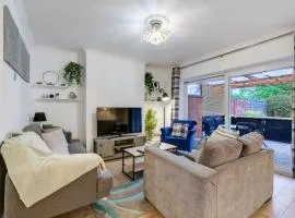 Modern 4 Bedroom House with Garden in Feltham