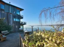 Langley Waterfront Condo by AvantStay A Views