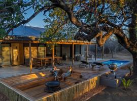 Nomads Den Safari Villas - Heated Pools and Riverbed views