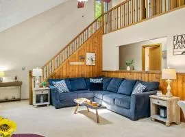 Shady Pines by AvantStay Enclosed Porch Game Rooms LakeBeach Access