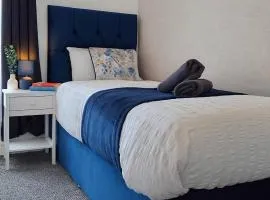 4-Bed House Parking, Wi-Fi, Families & Contractors