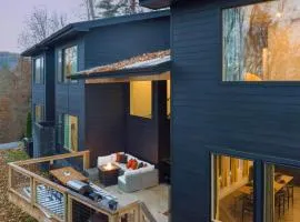 Dark Horse by AvantStay Secluded 5BDR w Hot Tub, Game Room, Deck Forest Views