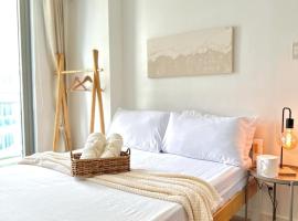 Azure Staycation by Jen & Jes, παραλιακό ξενοδοχείο στη Μανίλα