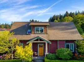 Sunny Backyard Fireplace Coastal Access in Peaceful Neighborhood Near Shopping