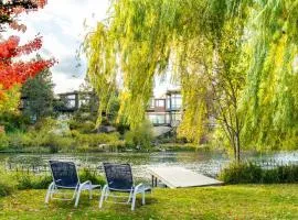 Riverfront Bend by AvantStay Private Dock Large Yard w Views Hot Tub