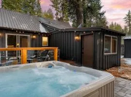Westlake Cabin by AvantStay Hot Tub Near Skiing Walk to Restaurants Lake