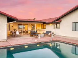 Lava Rocks by AvantStay Gorgeous Desert Haven w Pool Hot Tub Fire Pit Ping Pong