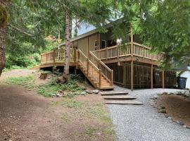 Private Cozy 3 BR Cabin near Mt Rainier, Sunrise & Crystal Mt Hiking, cabană din Greenwater