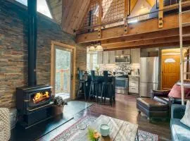 Jeffrey Pines Lofted Cabin Minutes to Lake A-Frame-Inspired Design Deck