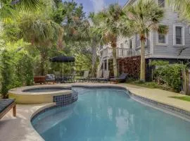 2701 Palm Boulevard by AvantStay Steps to the Beach Ping Pong Putting Green