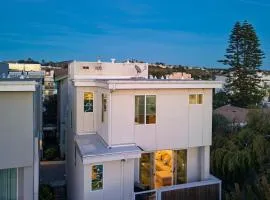 Casa do Sol by AvantStay Rooftop Deck w Ocean Views 2 blocks to Beach