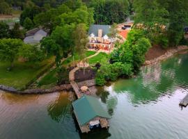 Spacious Waterfront Home on Lake Norman with Firepit Views and Dock Access, villa in Sherrills Ford