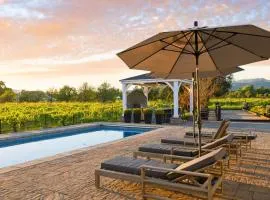 Chic Sonoma Oasis w Pool Bocce Hot Tub Minutes to Downtown