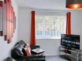 Modern 3 Bed house with parking - Chorley near M61