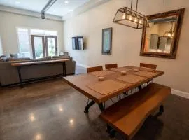 Downtown Urban Retreat 6 Beds Perfect for Groups