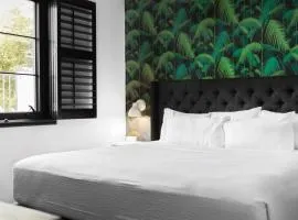 Sleeps 8 4 Stylish SoBro Suites Near Music Dining – by AvantStay