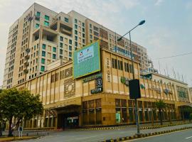 Gold Crest Hotel Serviced Apartments-City View DHA Lahore，位于拉合尔的酒店