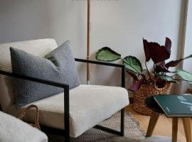 Rila Mountain Design Studio, Borovets, Shiroka poliana 216, kh&aacute;ch sạn th&acirc;n thiện với th&uacute; nu&ocirc;i ở Borovets