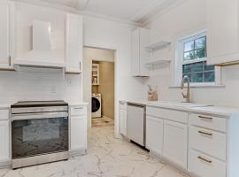 Modern 1- Queen Bed On Quiet Block, hotel in Hephzibah