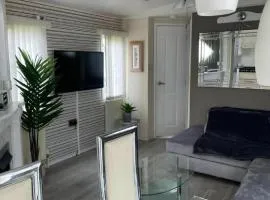 Lovely Caravan With Large Decking Area At Southview Ref 33179S