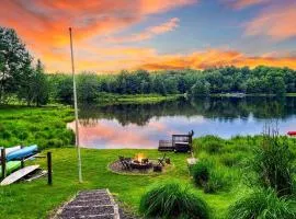 Chalet All Day AvantStay Lakeside Firepit Shared Pool