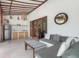 Villa Casita- 2BR Private Pool Villa Central Pererenan, by Beach